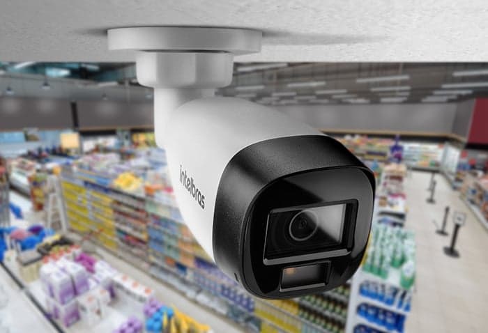 Câmera Intelbras monitorando a área de vendas de um comércio